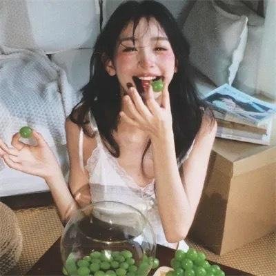 海棠经雨胭脂透